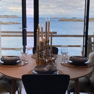 Waterfront apartment with panoramic sea view