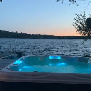 Waterfront house with jacuzzi & jetty in Stockholm