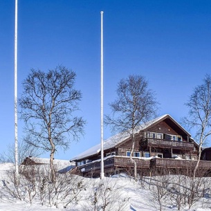 Welcome to a vacation in this beautiful vacation home in Hovden.