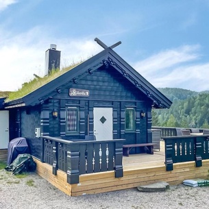 Welcome to this cozy cabin by the Vågsdalsfjord in inner Agder.