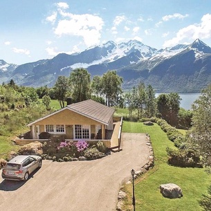 Well equipped cottage in beautiful location by the Storfjord.