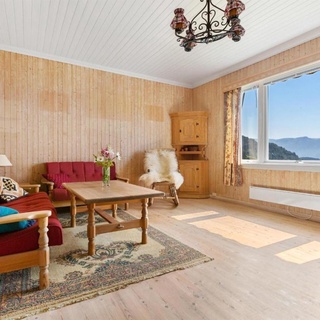 5 Bedroom Cozy Home In Strandebarm