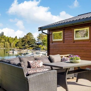 A cottage in a beautiful location on a beach ground by Ålfjord.