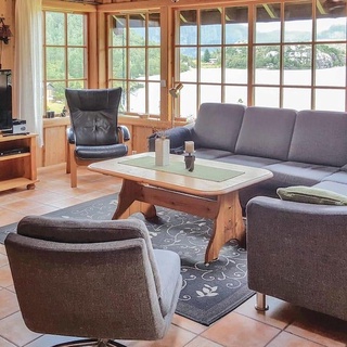 Comfortable and well-maintained vacation home with panoramic views over the mighty mountains.