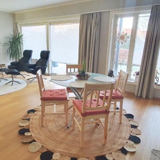 Entire Home - Unique Quiet Quality Near the Sea