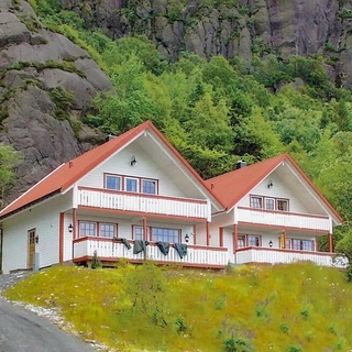 First class cottage on large, sunny nature plot.