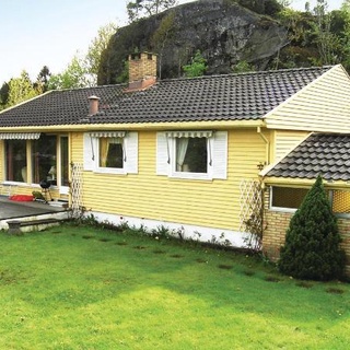Gorgeous Home In Langangen With House Sea View