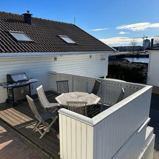 Husvik! Deilig lite hus rett ved sjøen!
