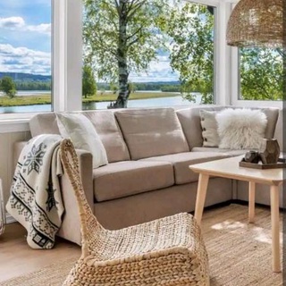 Hytte ved elv