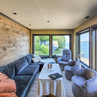 In a beautiful lagoon by the fjord welcomes you this beautiful cottage.