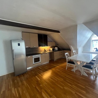 Loftsleilighet i gågate