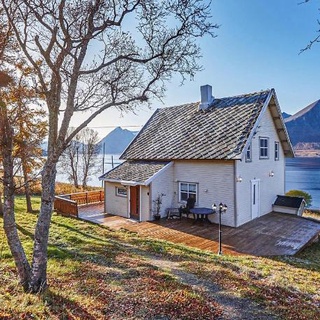 Lovely Home In Sortland With Wifi