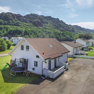Nice and spacious cottage with beautiful location and sea in the immediate vicinity.