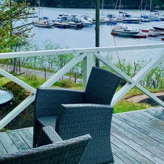Renovated sea facing cottage on the Eidanger fjord