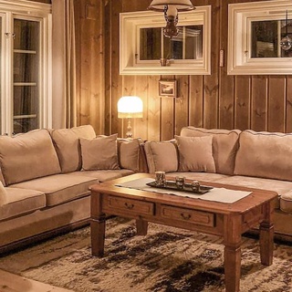 Romantic, beautifully furnished wooden cabin in Flugonfjell Tuddal.