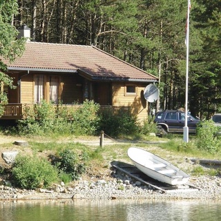 With a beautiful location between forest and water you will find this pleasant cottage.